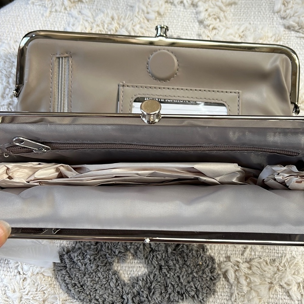 Silver double frame clutch that is actually functional, lots of space, new - Picture 3 of 7